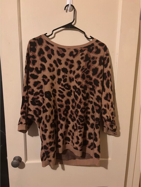 Sweaters - NY&C leopard print sweater XXL